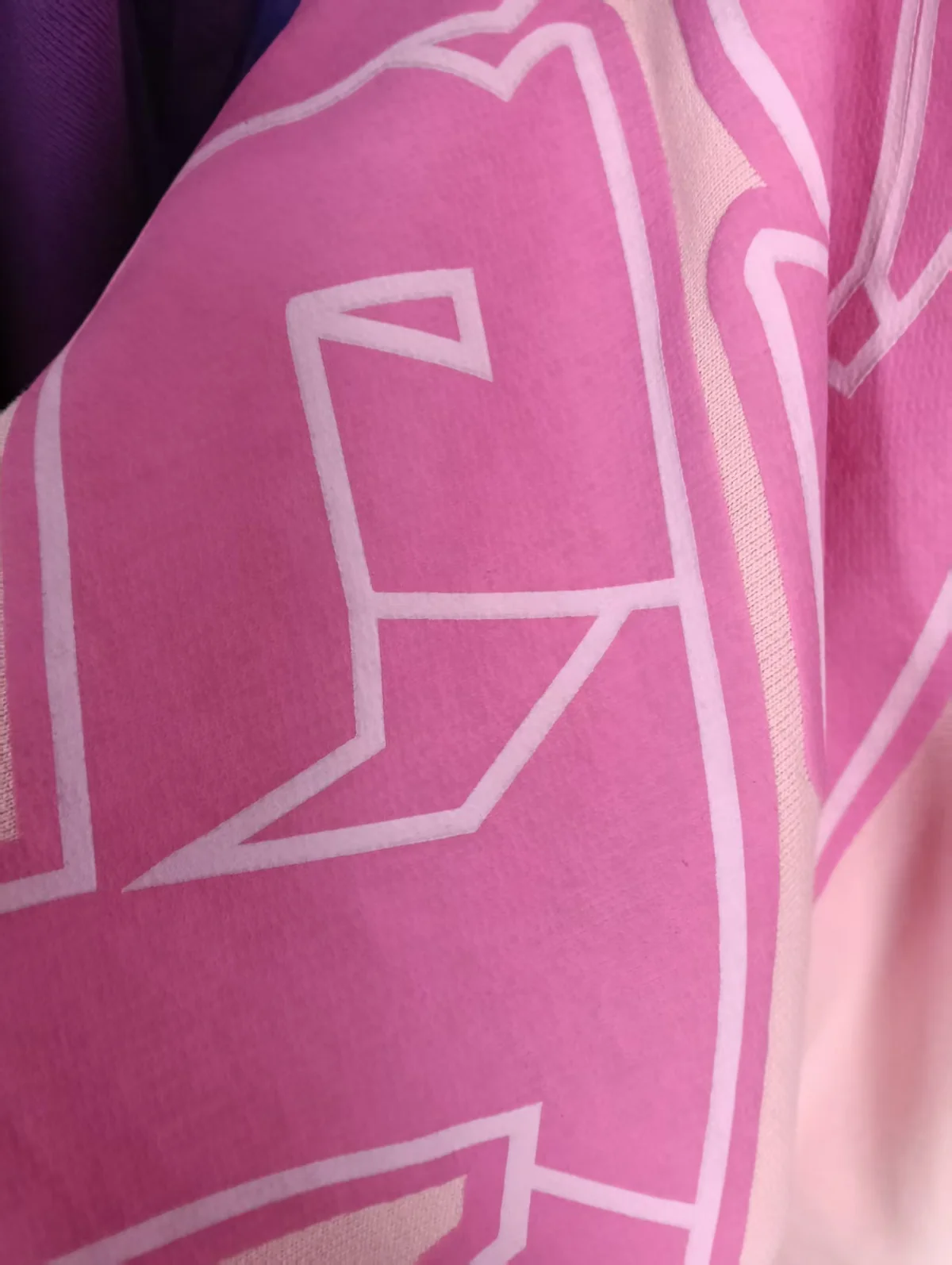 Pale puff-print outlines raised above pink fabric